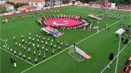 Ayvalık'ın Miniklerinden Bayram Sevinci