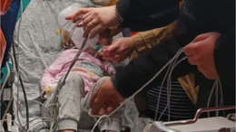 Ambulans uçak minik Alya için havalandı