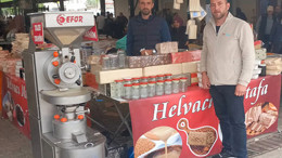 Balıkesir Pazarında Canlı Helva Şovu