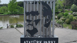 Balıkesir'in Simgesi Atatürk Parkı'nda Temizlik Çalışmaları