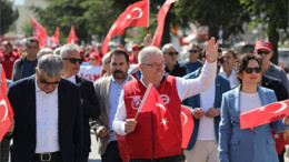 Başkan Ertaş Belediye İşçileriyle Yürüdü