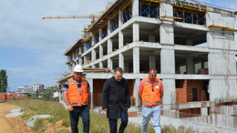 Edremit Kaymakamı, Yükseköğretim Yurdu İnşaatında İncelemelerde Bulundu