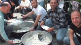 Geleneksel Hayır İle 2 Bin Kişi Bir Araya Geldi