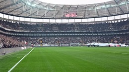 Beşiktaş'ın Tüpraş Stadı'nda Saha Zemini Yenileniyor