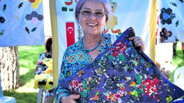 Sındırgı'da 2023-2024 Yılı El Emeği Ürünlerinin Sergisi Açıldı