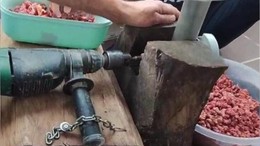 Açık kasap bulamadı, matkaptan kıyma makinesini yaptı