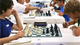 Burhaniye'de Satranç Tutkunları "Yaza Merhaba" Diyor