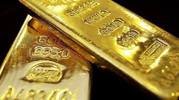 Altının Ons Fiyatı 2.464 Dolarla Rekor Kırdı