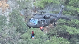 Edremit’te Kanyonda Mahsur Kalan 10 Kişi Helikopterle Kurtarıldı