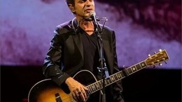 Teoman'ın 30 Yıllık Gitarını O Ünlü Aldı