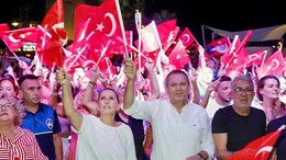 Ayvalık'ta Fener Alayı ile Zafer Kutlandı