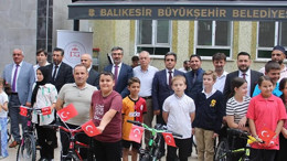 Gönen'de 60 Çocuk Bisikletle Ödüllendirildi
