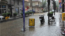 Erdek'te Sağanak Yağış Yolları Göle Çevirdi