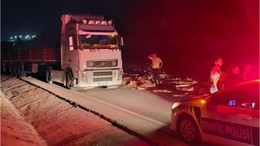 Balıkesir'de Kaza! Tır Karşı Şeride Uçtu