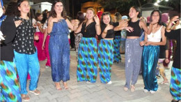 Burhaniye'de Köylü Kadınlardan Şalvar Gecesi