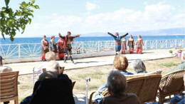 Burhaniye'de Sevgi Elleri Huzurevlerine Uzandı