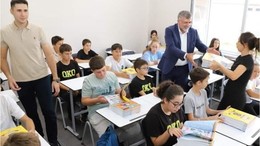 Kepsut Belediyesi'nden Gençlere Ücretsiz Kitap Seti