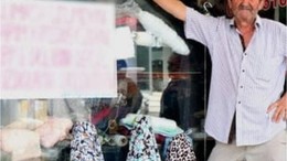 Esnaf Dükkanına Öyle Bir Yazı Astı ki Görenler Şaşkın: "Sanki Satmak İstemiyor!"
