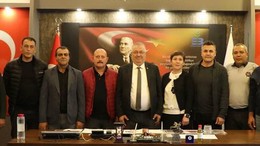 Başkan Ertaş, DİSK Genel-İş Edremit Temsilciliğini Makamında Ağırladı