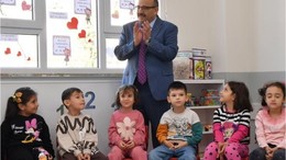 Minik Öğrencilere Vali Desteği