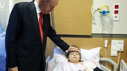Erdoğan'dan Kazada Yaralanan Öğrencilere Ziyaret