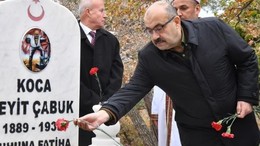 Vali Ustaoğlu Seyit Onbaşı'nı 85. Yıldönümünde Andı