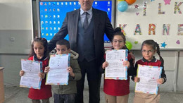 Kaymakam Memiş Öğrencilerin Karne Heyecanına Ortak Oldu