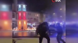 Balıkesir’de Çocuklardan Polis Ekiplerine Kar Topu Yağmuru