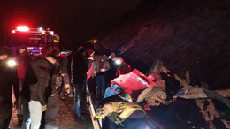 Balıkesir’de Şarampole Uçan Otomobilde 2 Kişi Yaralandı