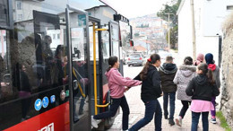Dursunbey'deki Öğrencilere Büyükşehir'den Ulaşım Desteği