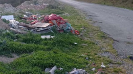 Balıkesir'de Yol Kenarına Atılan Atıklar Çevre Kirliliği Yaratıyor