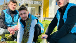 Balıkesir'de Yurt Öğrencileri Fidan Dikimi İçin Buluştu