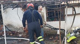 Yanlışlıkla komşusunun evini yaktı