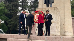 23 Nisan’da Atatürk Anıtı Önünde Unutulmaz Anlar