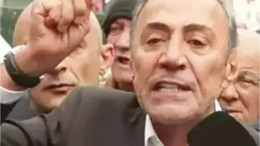 Berhan Şimşek'ten Özgür Özel'e: "Ben Duvarlara CHP Yazarken, O Kısa Pantolonla Geziyordu"