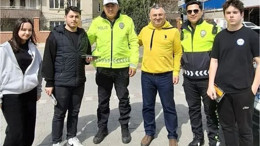 Edremit'te Öğrencilerden Polislere Anlamlı Jest
