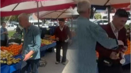 Sevilen İsime Meyveli Jest