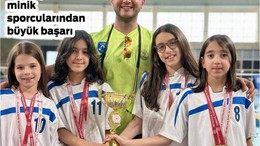 Büyükşehir’in minik kulaçları madalyaları topladı