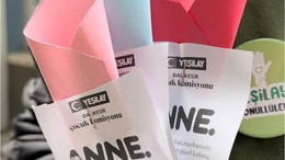 Yeşilay Balıkesir Çocuk Komisyonu’ndan Anneler Günü’nde El Emeği Çiçek Sürprizi