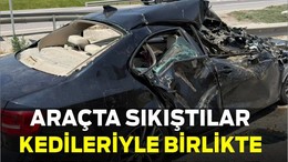 Araçta Sıkıştılar, Kedileriyle Birlikte Kurtarıldılar!