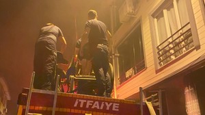 Edremit’te 3 Katlı Binada Yangın Paniği