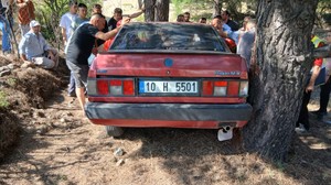 Ayvalık’ta Otomobil Savruldu