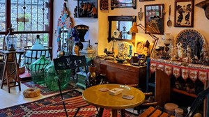 Balıkesir'de Bu Mekan Hem Kafe Hem Antika Dükkanı!