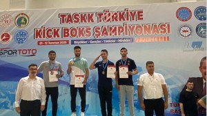 Balıkesir BŞB’li Sporcudan Kick Boks’ta Gümüş Madalya