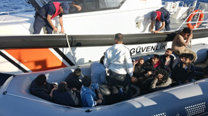 Ayvalık'ta 16 düzensiz göçmen yakalandı