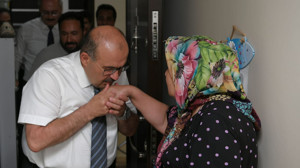 Vali İsmail Ustaoğlu'ndan 15 Temmuz Gazisine Anlamlı Ziyaret