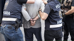 İstanbul merkezli FETÖ operasyonunda yakalanan 51 zanlı adliyede