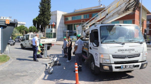 Gönen'de caddeler LED ışıklarla aydınlanıyor