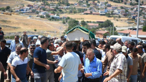 Balıkesir'deki Gölette Boğulan Çocukların Cenazesi Toprağa Verildi