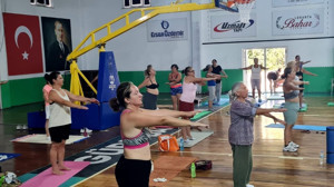 Edremit’te Kadınlar Sabah Sporu ile Güne Zinde Başlıyor